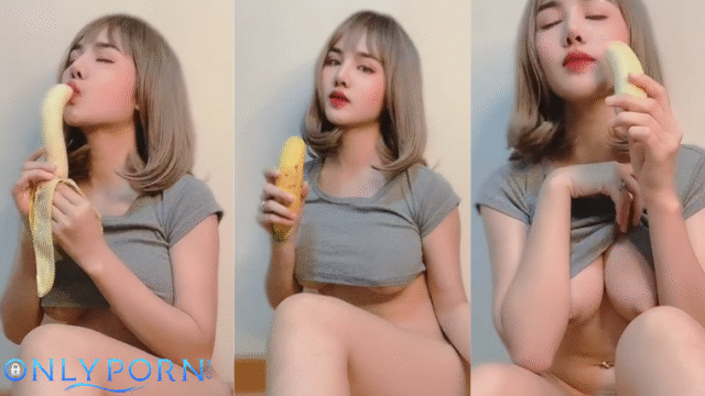 คลิปหลุดสาวสวยonlyfan Ploypolly – น้องพลอยโพลี่ วันนี้น้องมากินกล้วยโชว์ แต่ระดับน้องพลอยแล้วจะกินแบบธรรมดาได้ไง กินแบบนีั้ทำเอา FC แข็งไปตามๆกันเลยทีเดียว
